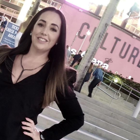 Meet your Posher, Lori - Picture 1 of 1